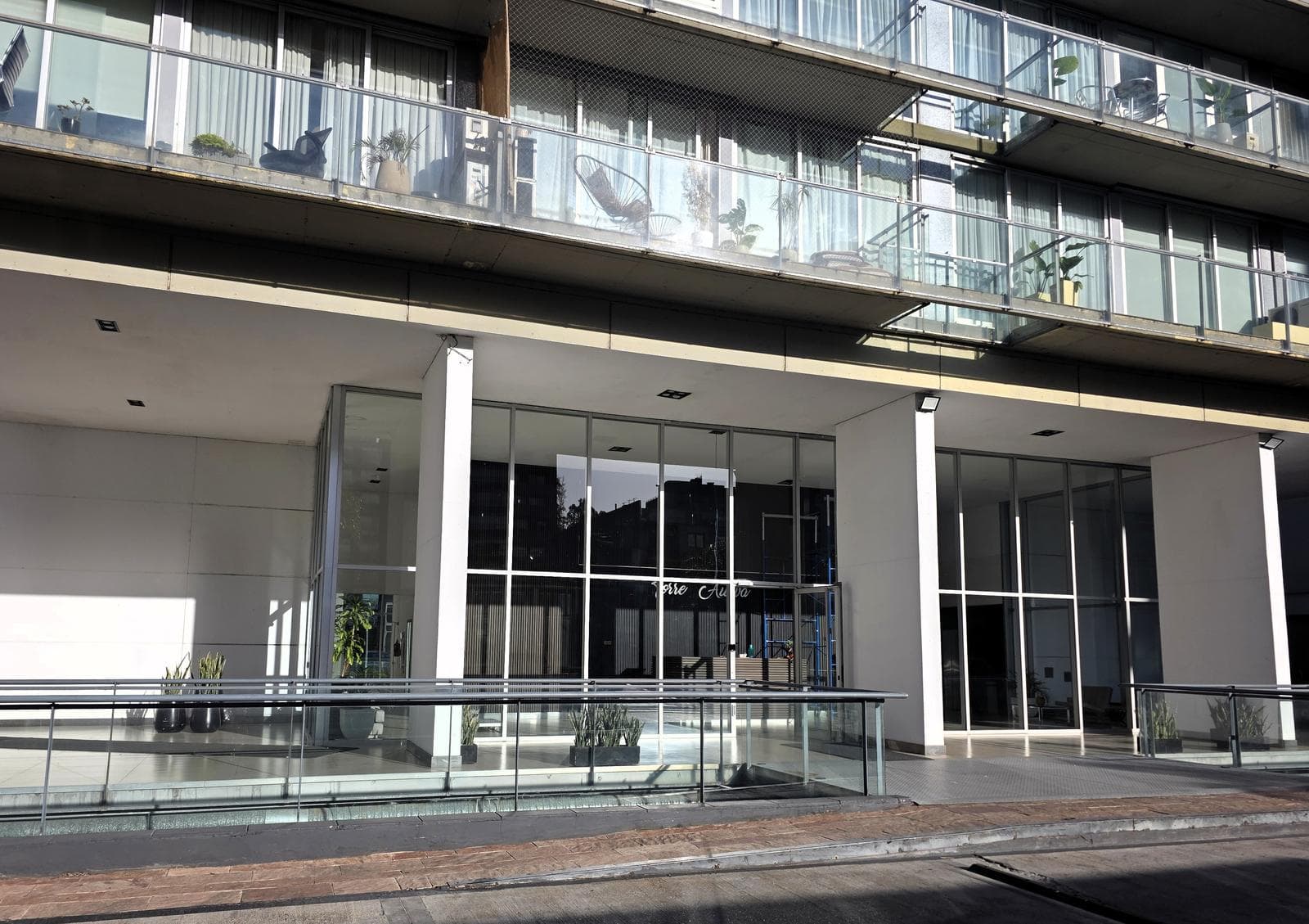 For sale: Apartment in Olivos-Vias/Rio, 2 bedrooms, garage, amenities, great opportunity.