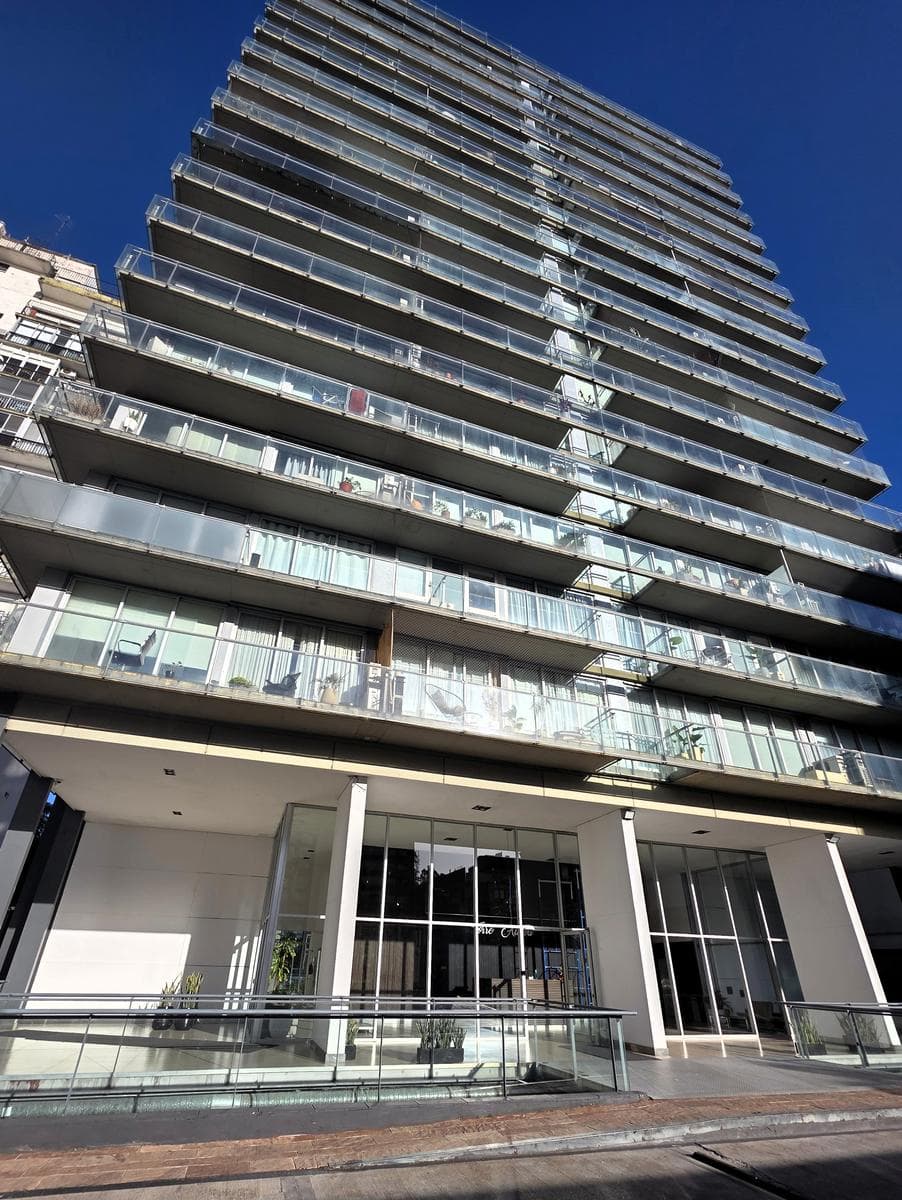 For sale: Apartment in Olivos-Vias/Rio, 2 bedrooms, garage, amenities, great opportunity.