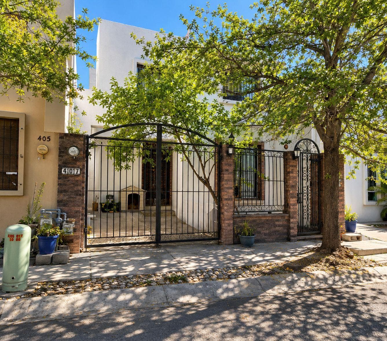 HOUSE FOR SALE IN LAS LOMAS, BOSQUES-CUMBRES AREA
