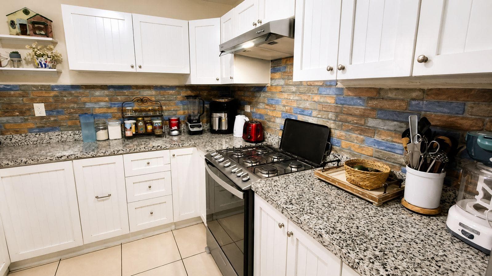 HOUSE FOR SALE IN LAS LOMAS, BOSQUES-CUMBRES AREA