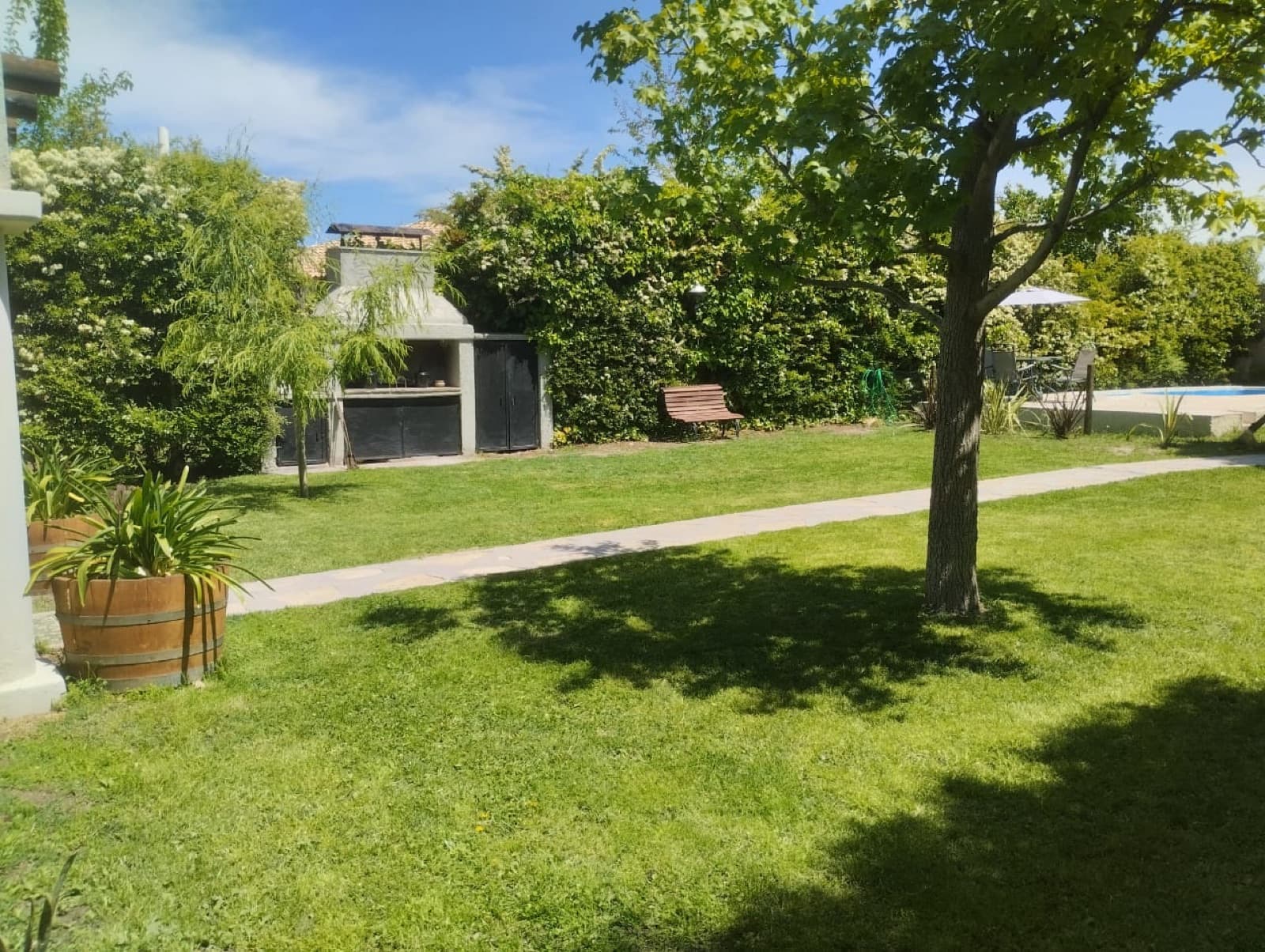 Cozy House in Lunlunta with an Enclosed Porch and Pool