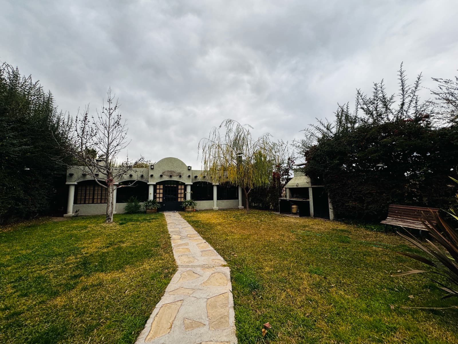 Cozy House in Lunlunta with an Enclosed Porch and Pool