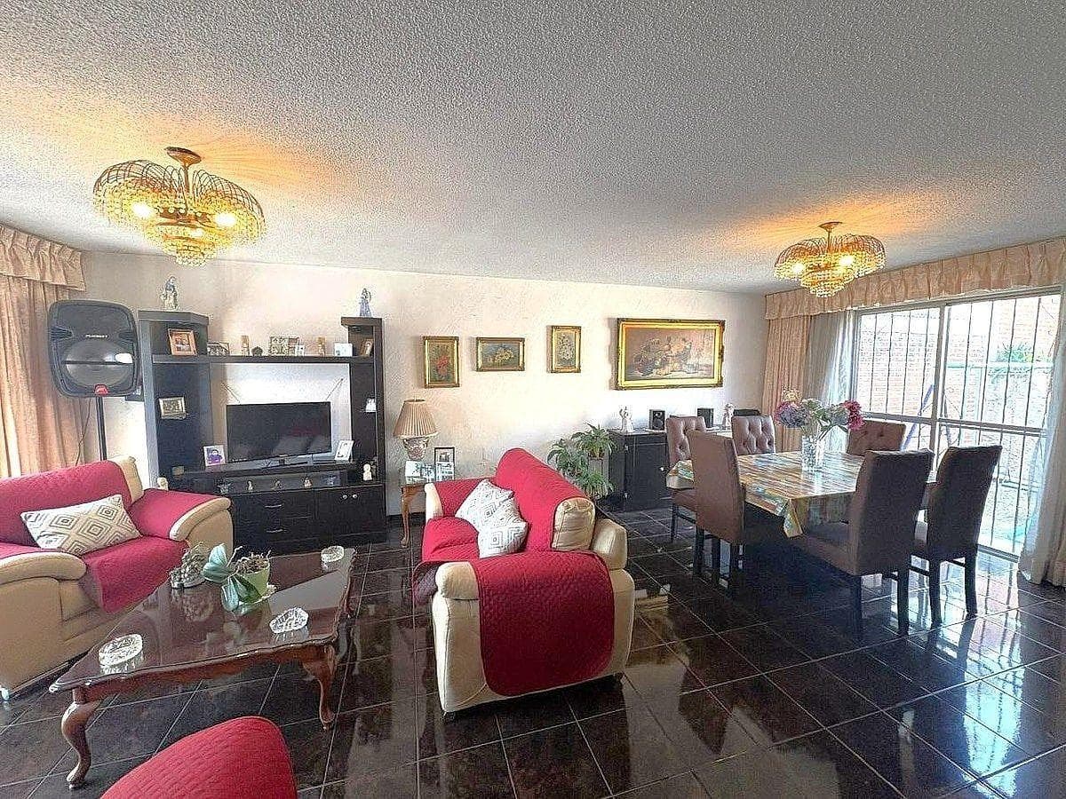 House for Sale, Mayorazgos del Bosque, 4 Bedrooms