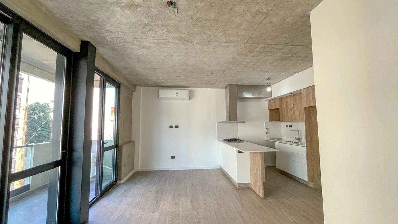 2-ROOM APARTMENT FOR SALE WITH BALCONY IN VILLA URQUIZA