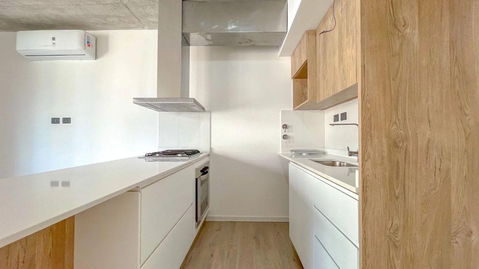2-ROOM APARTMENT FOR SALE WITH BALCONY IN VILLA URQUIZA