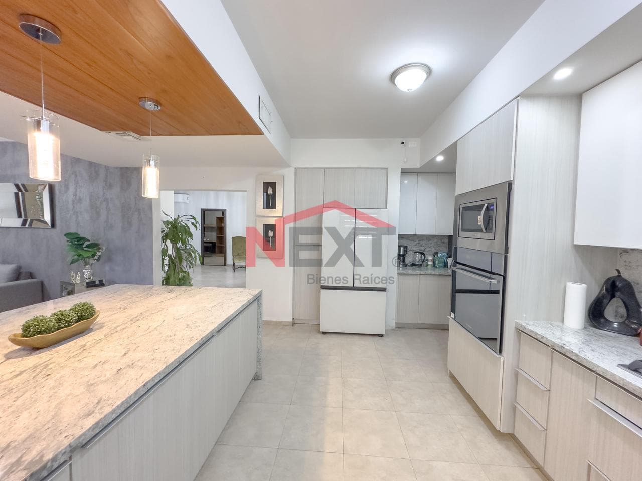 HOUSE FOR SALE IN THE VALLE DEL LAGO RESIDENTIAL COMPLEX
