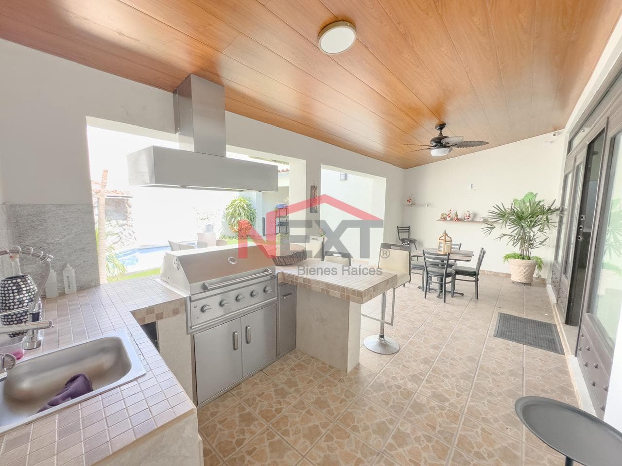 HOUSE FOR SALE IN THE VALLE DEL LAGO RESIDENTIAL COMPLEX