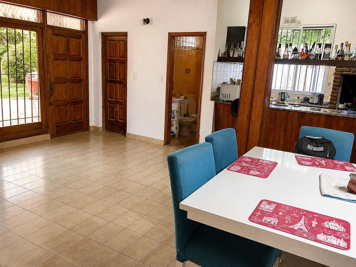 House for Sale: 6 Rooms, 1,500 m² Lot, with Deed—Los Platanos Neighborhood, Berazategui