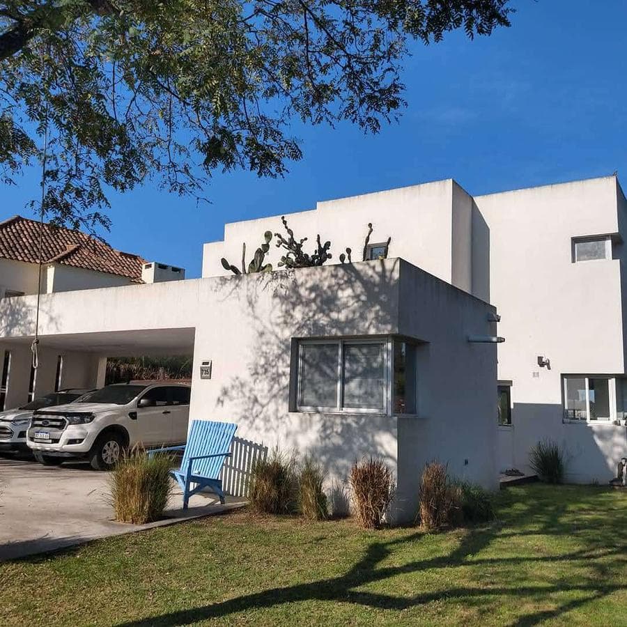5-Bedroom House for Sale, 1,000 m², Near the Golf Course, Financing Available, San Isidro Labrador Neighborhood, Villanueva