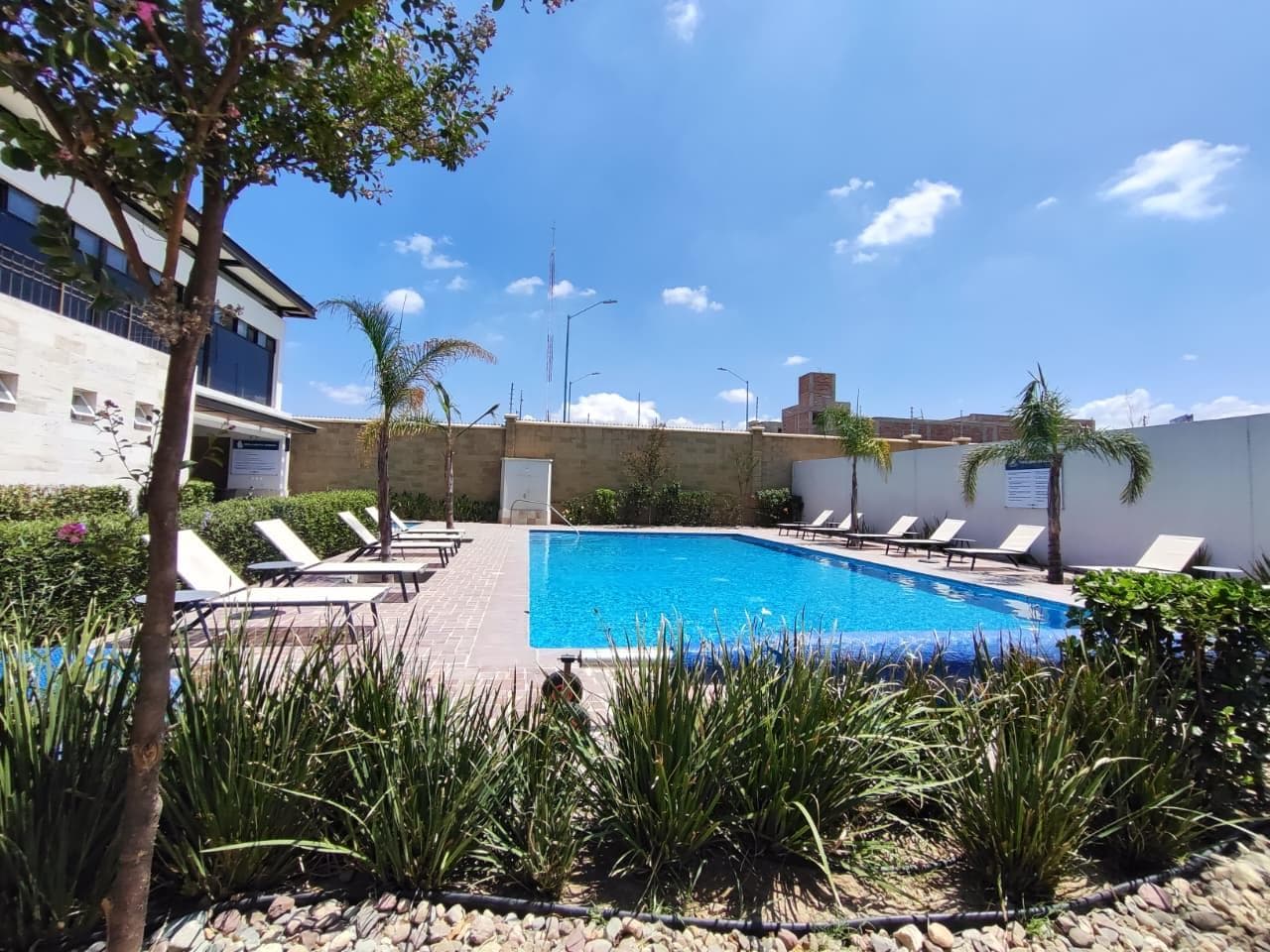 House with 3 bedrooms, a TV room, and amenities, including a pool