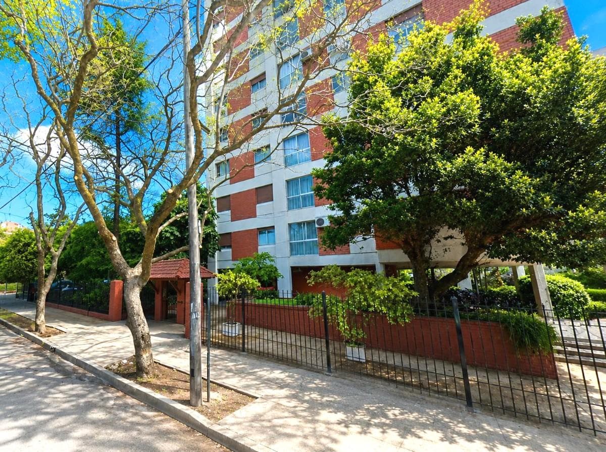 3-room apartment—park, garden, terrace, bike rack, and free parking—in VICENTE LÓPEZ