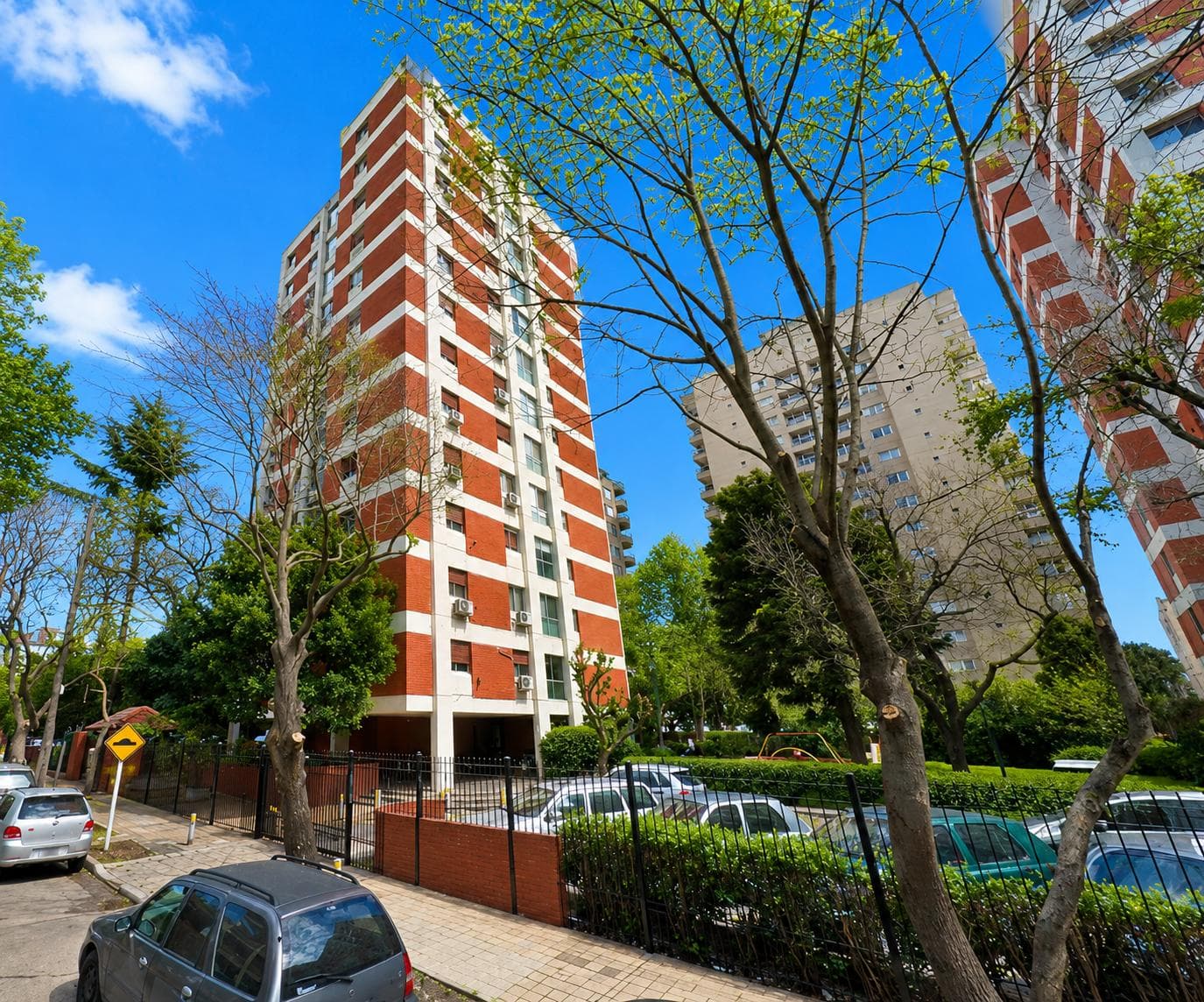 3-room apartment—park, garden, terrace, bike rack, and free parking—in VICENTE LÓPEZ
