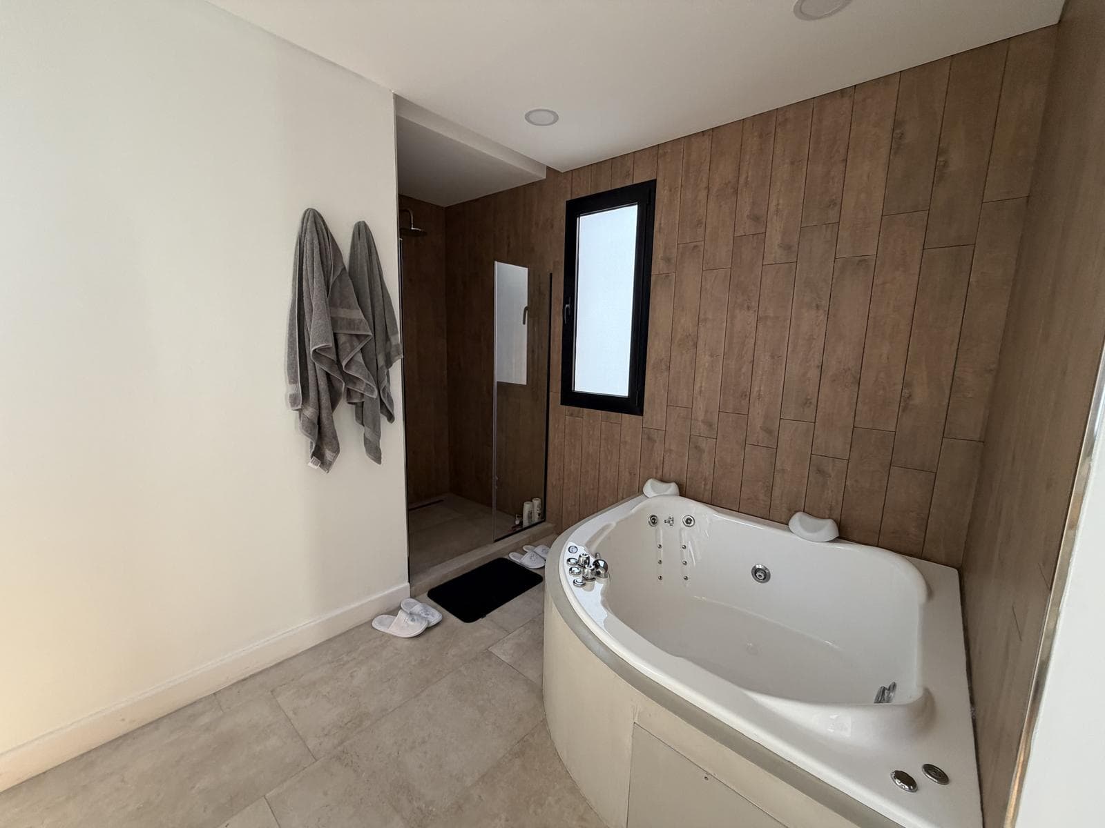 House for Sale Near the Lagoon in Ceibos - Puertos del Lago