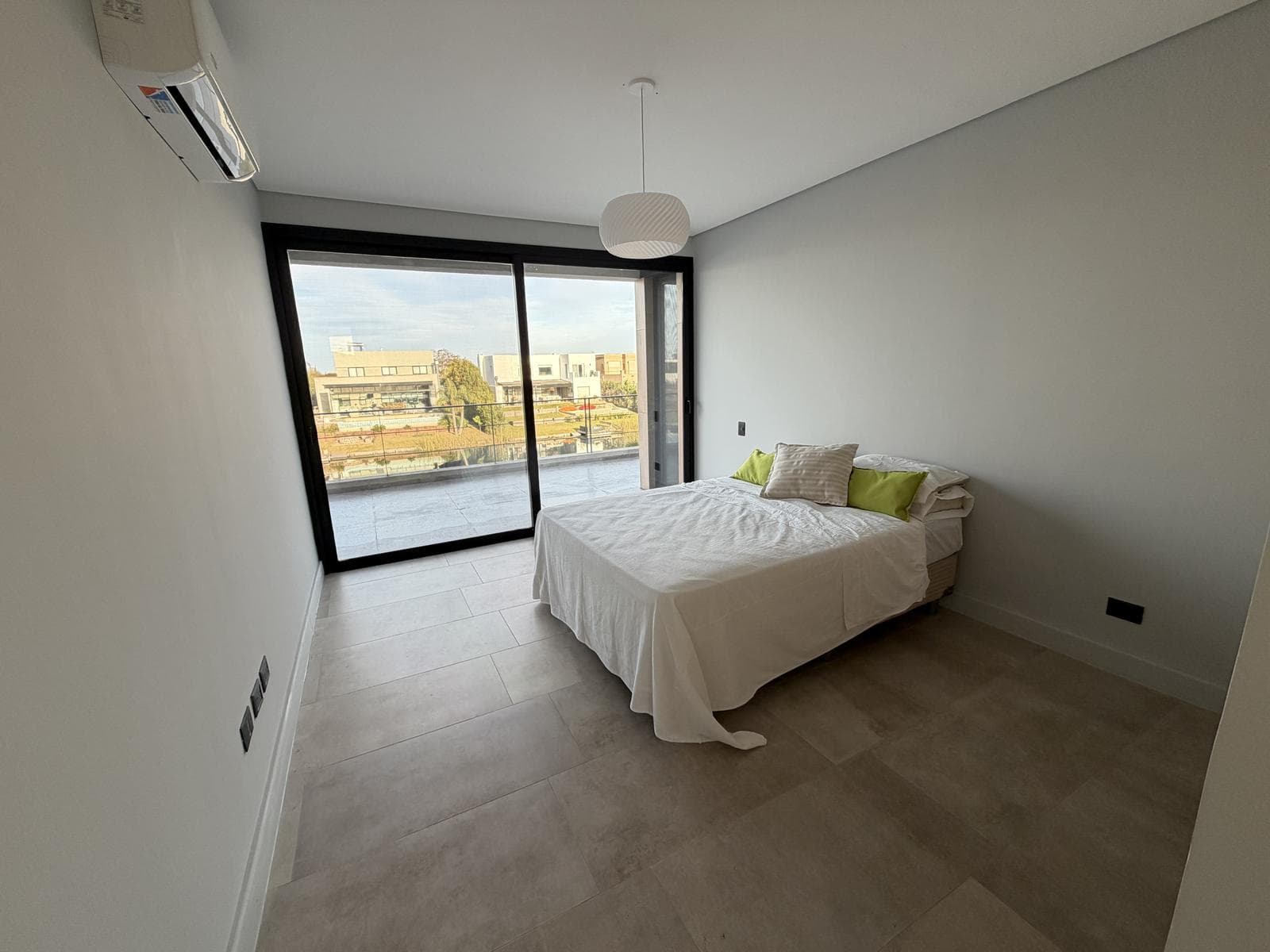 House for Sale Near the Lagoon in Ceibos - Puertos del Lago