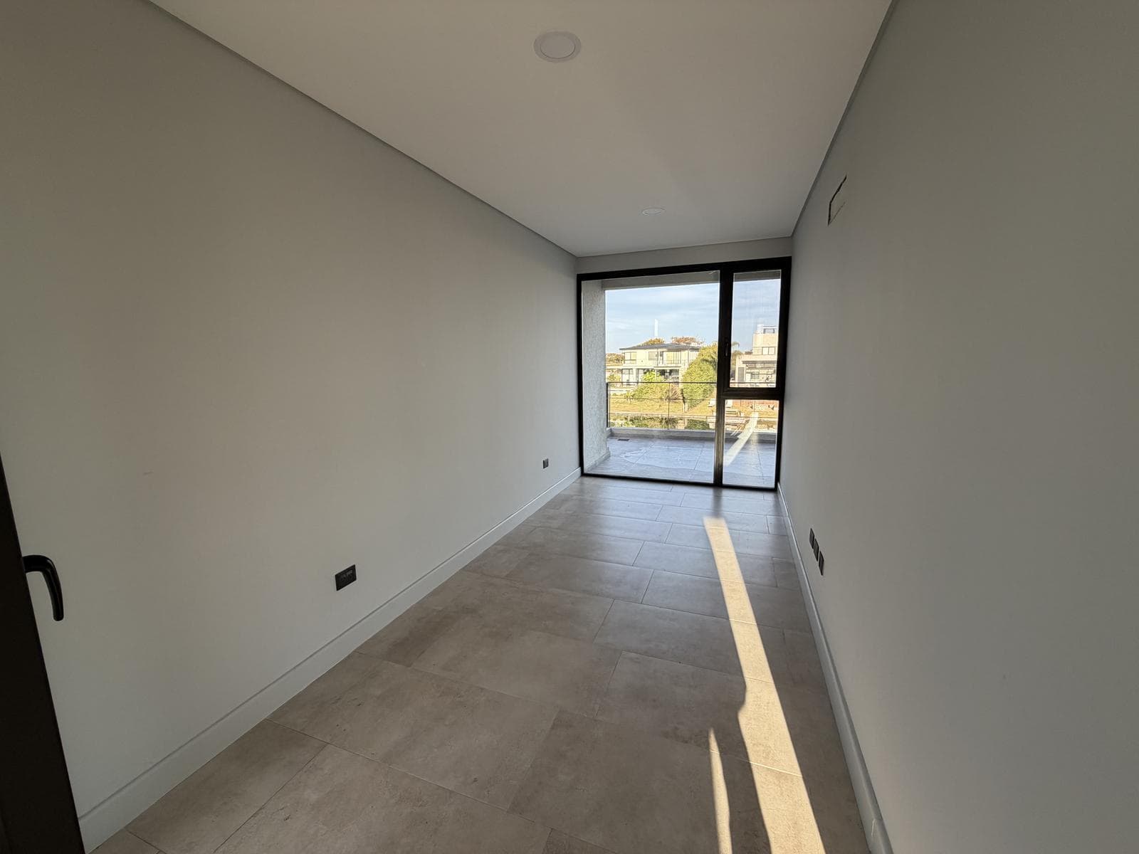 House for Sale Near the Lagoon in Ceibos - Puertos del Lago