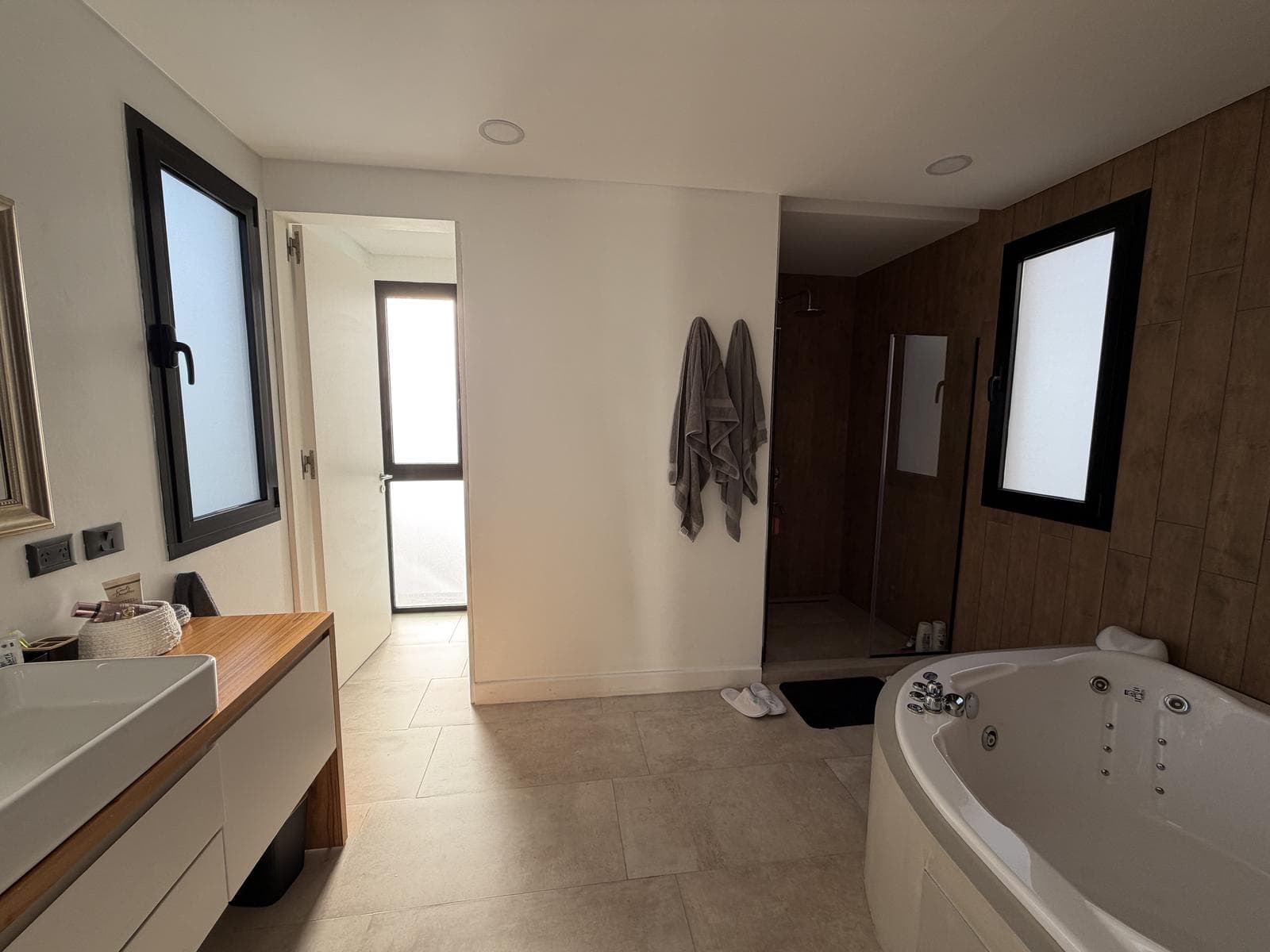 House for Sale Near the Lagoon in Ceibos - Puertos del Lago