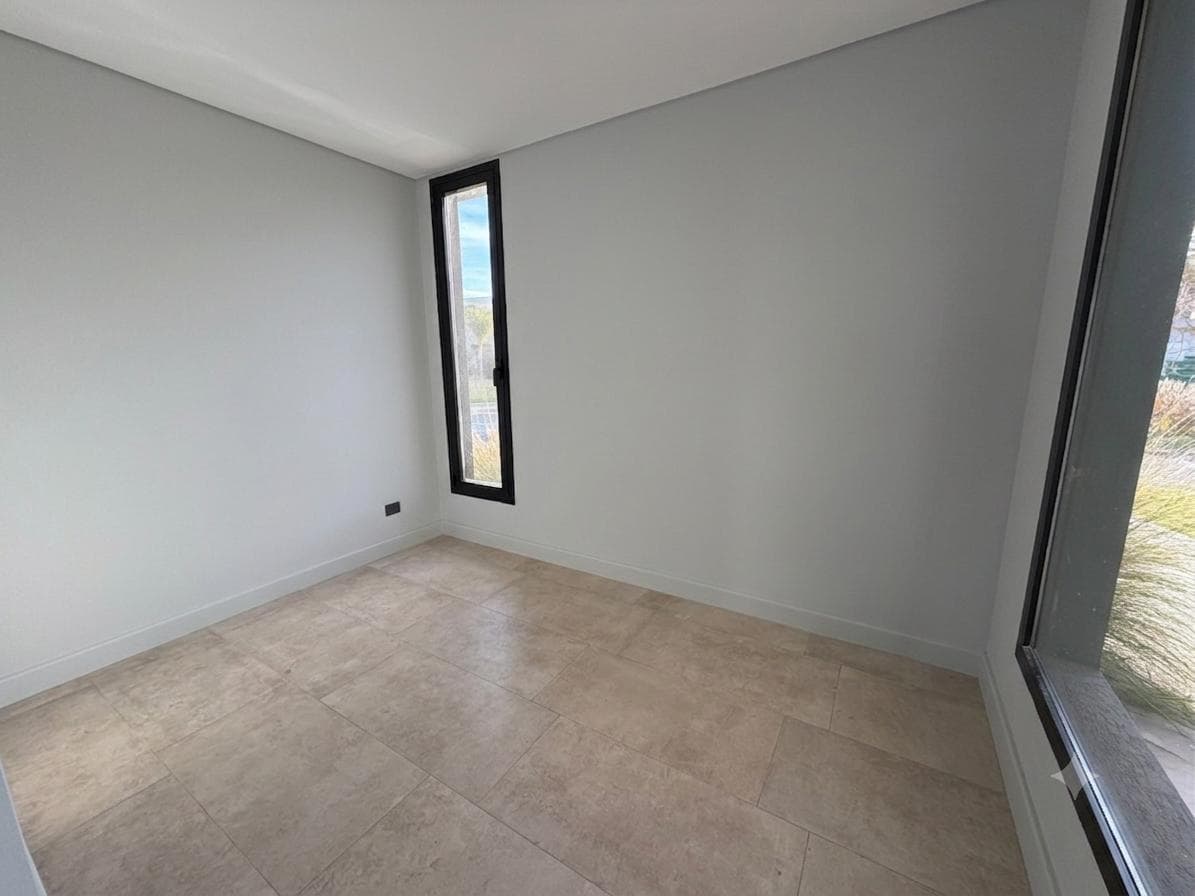 House for Sale Near the Lagoon in Ceibos - Puertos del Lago