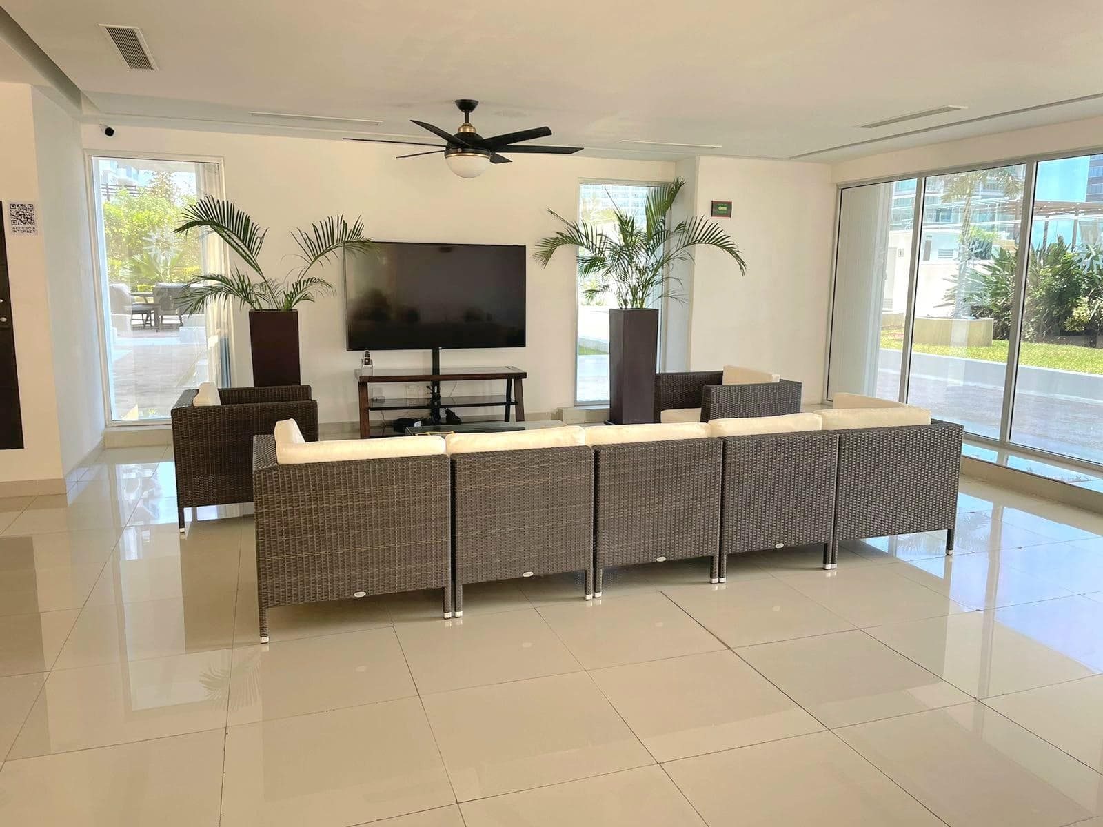 Apartment for Sale in Cancún: Malecón Avenue, Cancún; Bonampak Avenue