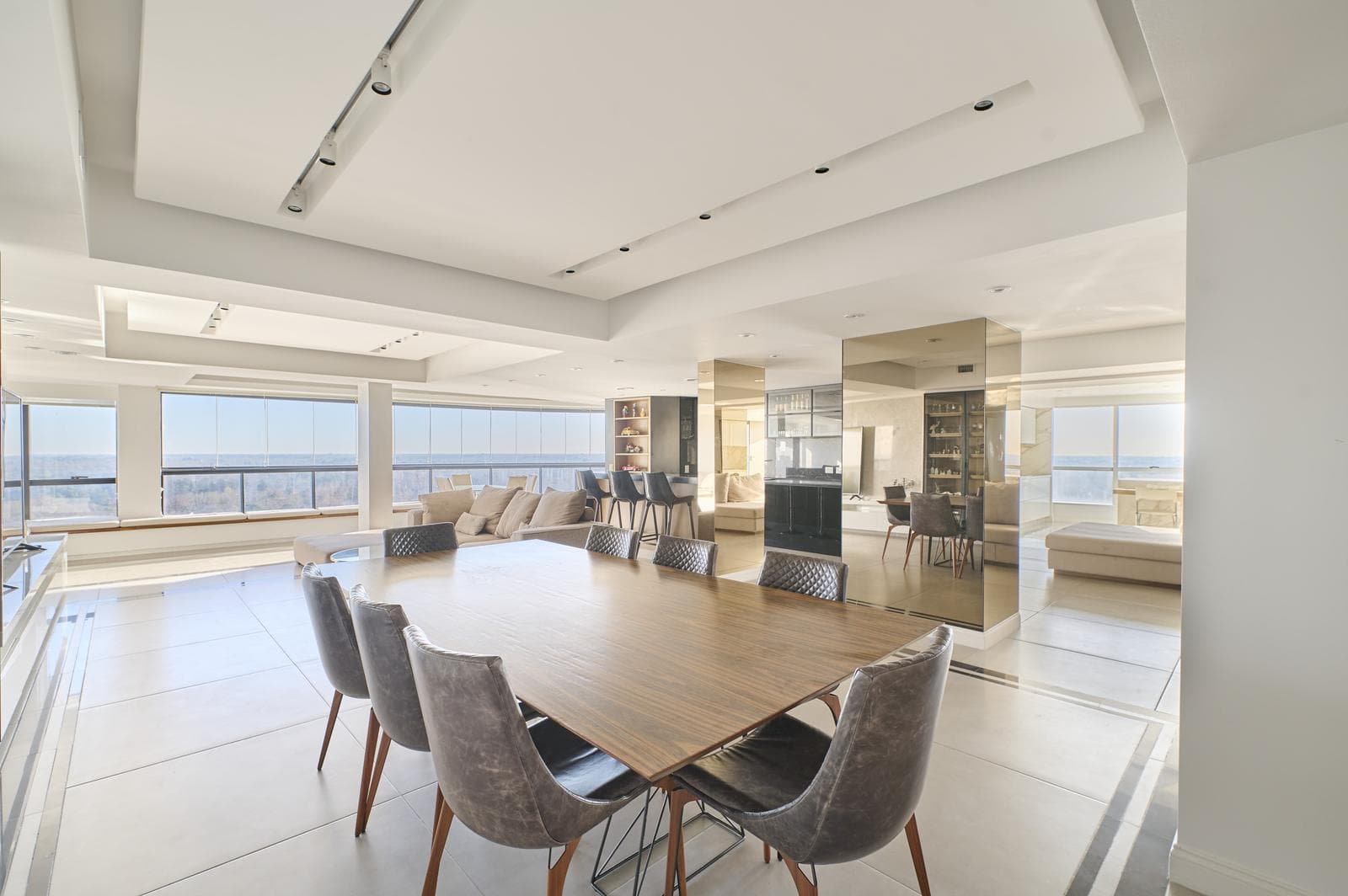 FOR SALE: 5-room apartment in Marinas Golf with 2 parking spaces