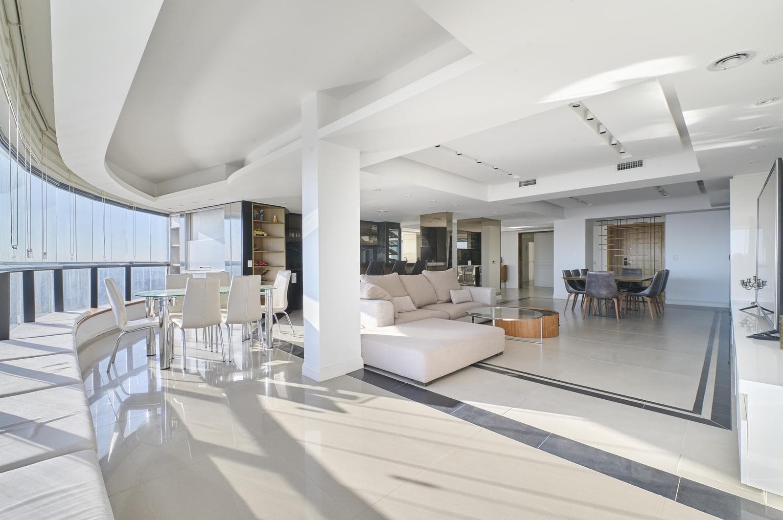 FOR SALE: 5-room apartment in Marinas Golf with 2 parking spaces