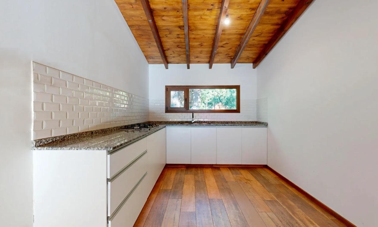 HOUSE IN VILLA LAGO GUTIERREZ ON A 2,500 m² LOT