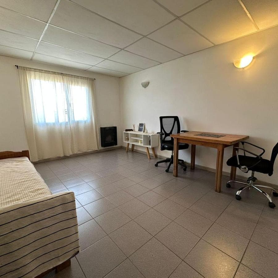 3-Bedroom, Credit-Qualified House with a Garden