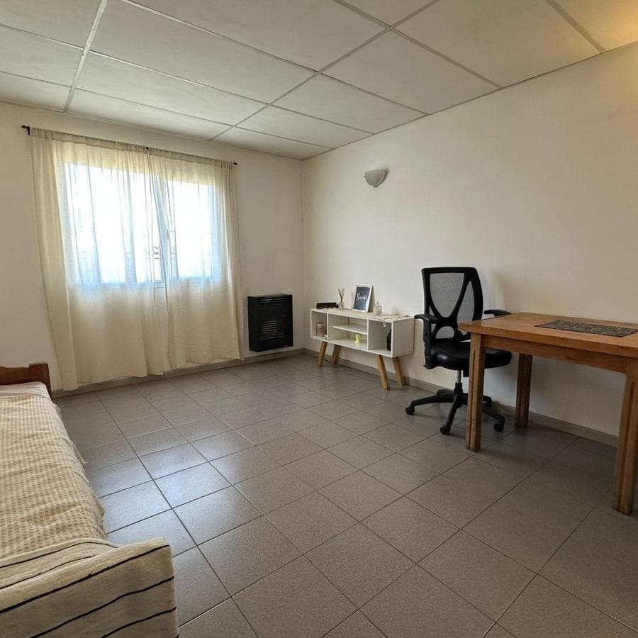 3-Bedroom, Credit-Qualified House with a Garden