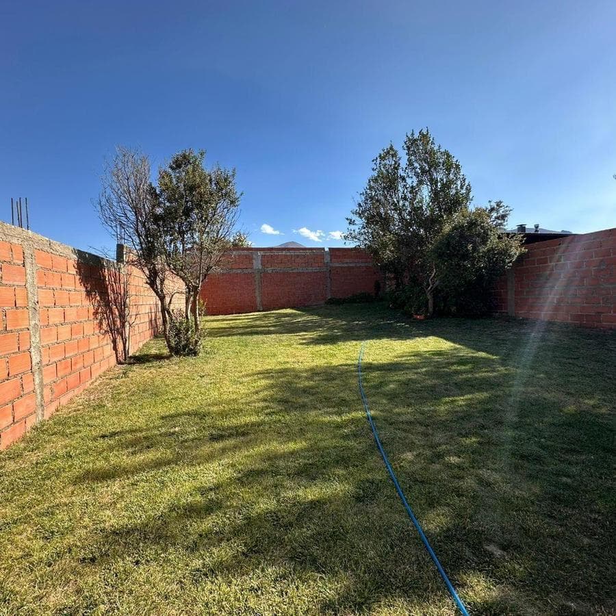 3-Bedroom, Credit-Qualified House with a Garden