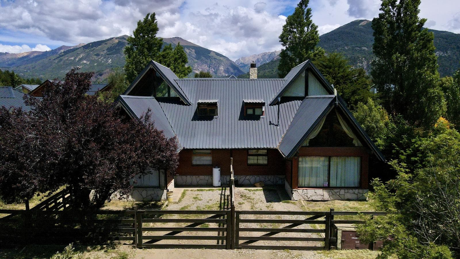 House and cabins for sale