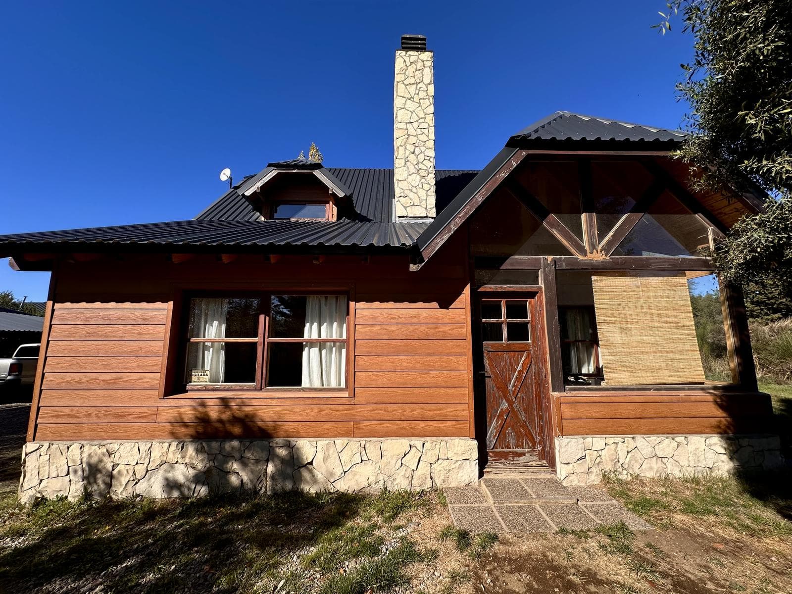 House and cabins for sale