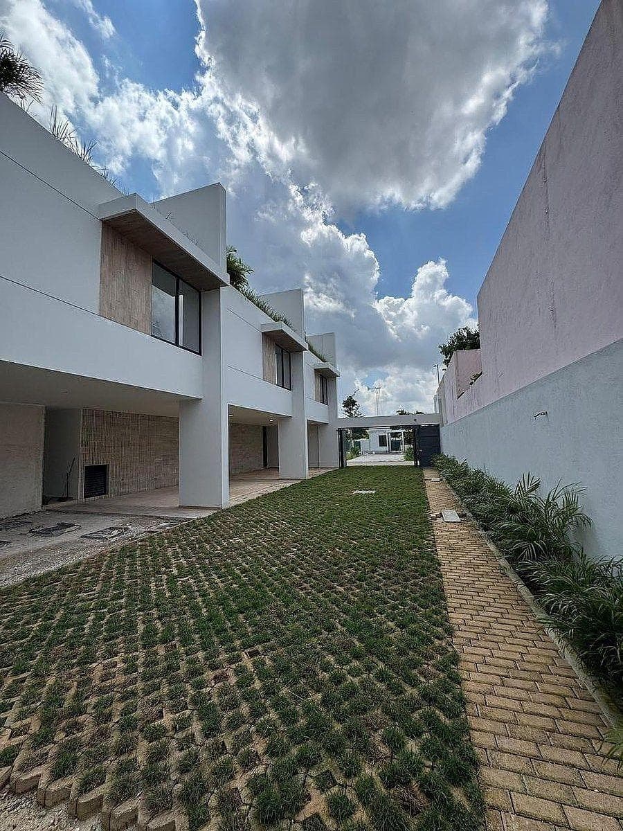 TOWNHOUSE IN TEMOZÓN WITHIN A GATED COMMUNITY