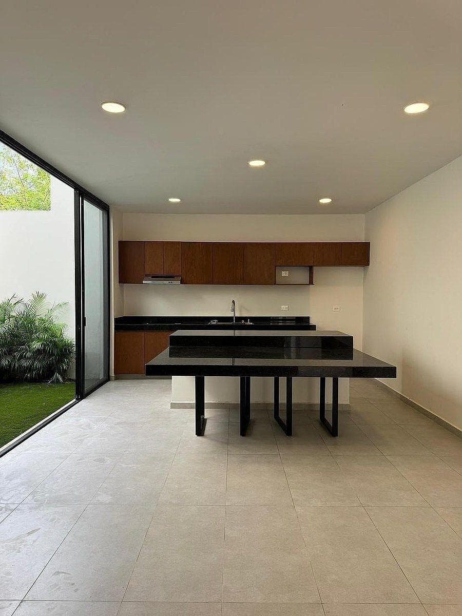 TOWNHOUSE IN TEMOZÓN WITHIN A GATED COMMUNITY