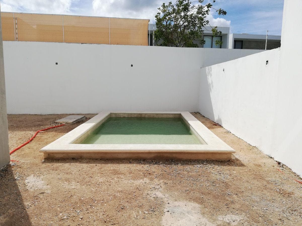 House north of Mérida, in Conkal, on a private street