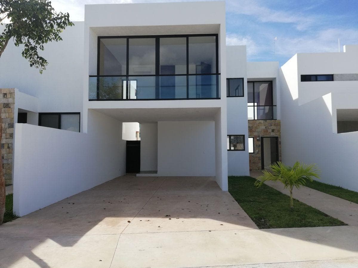 House north of Mérida, in Conkal, on a private street