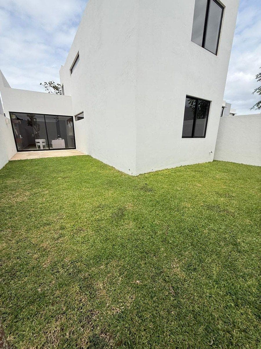 House in Mérida Caucel, on a private street near the ring road