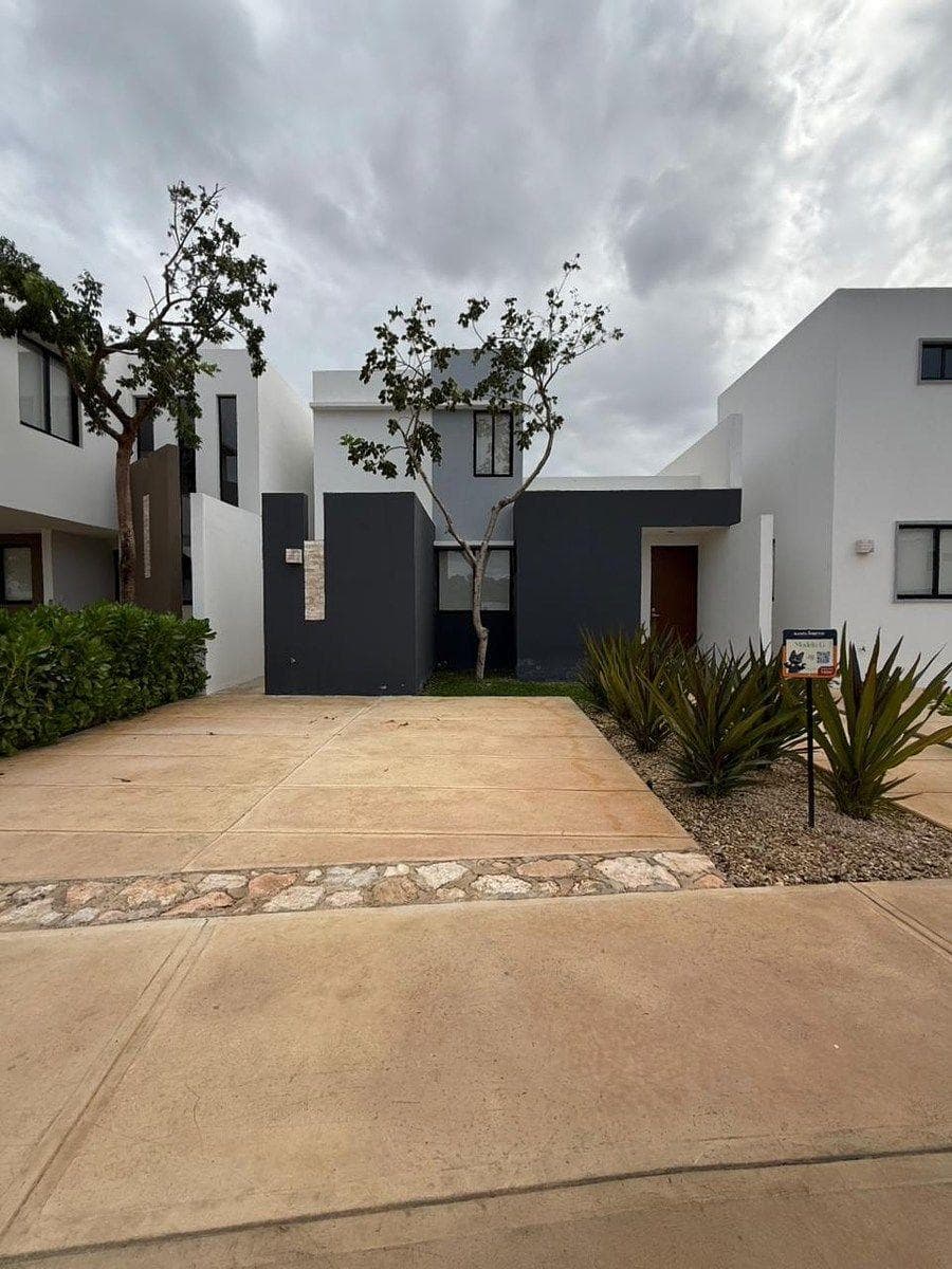 House in Mérida Caucel, on a private street near the ring road