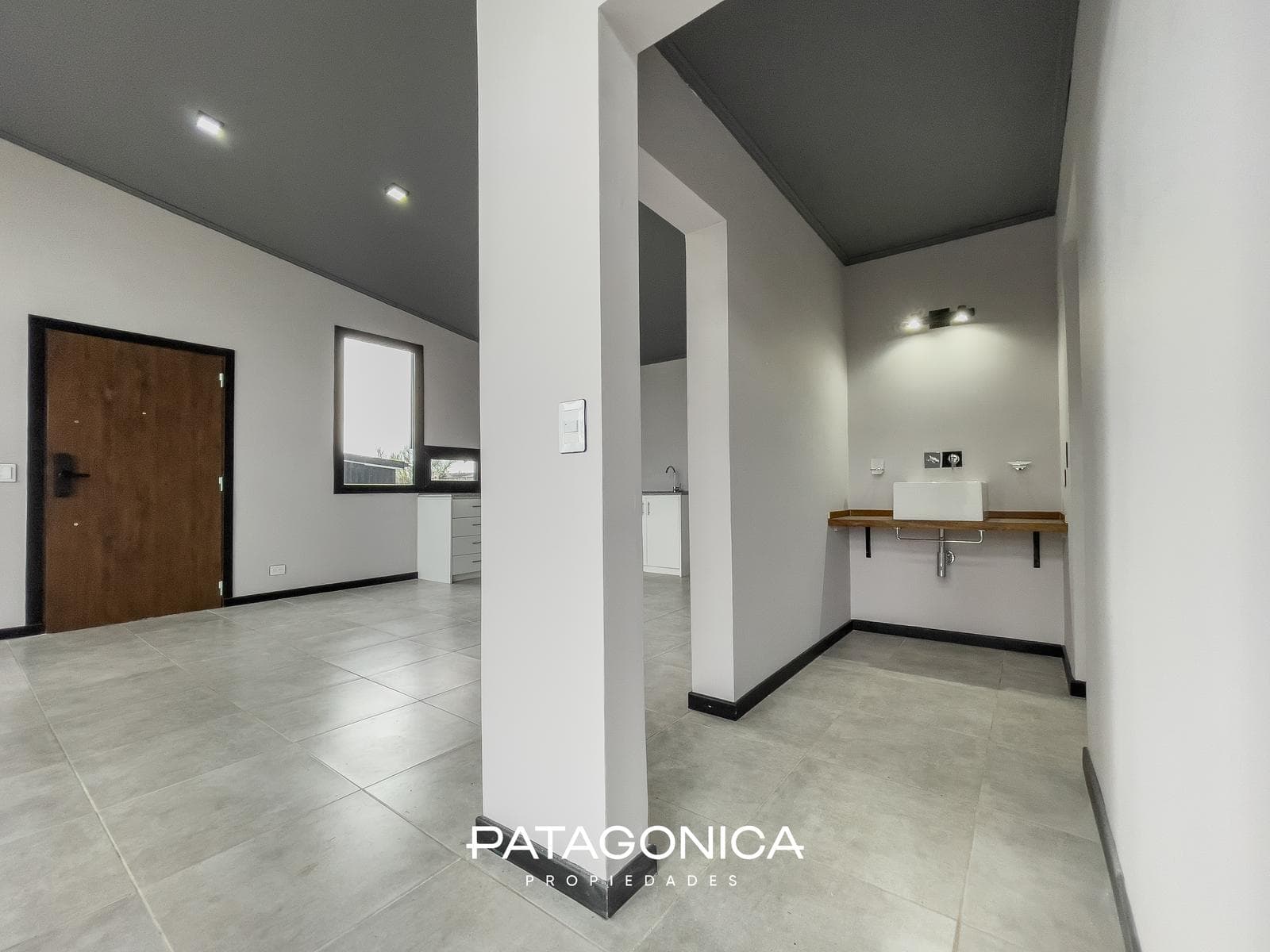 FOR SALE: Studio apartment with garage. NATURAL GAS. Views of the lake and the hills. El Mercado neighborhood, Villa la Angostura