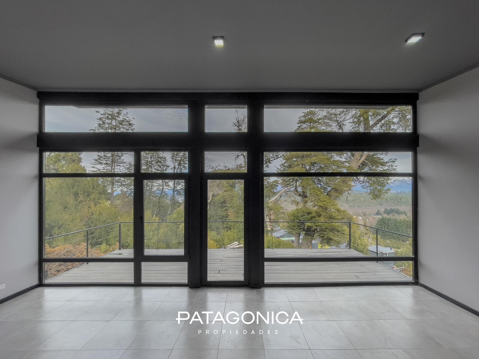 FOR SALE: Studio apartment with garage. NATURAL GAS. Views of the lake and the hills. El Mercado neighborhood, Villa la Angostura