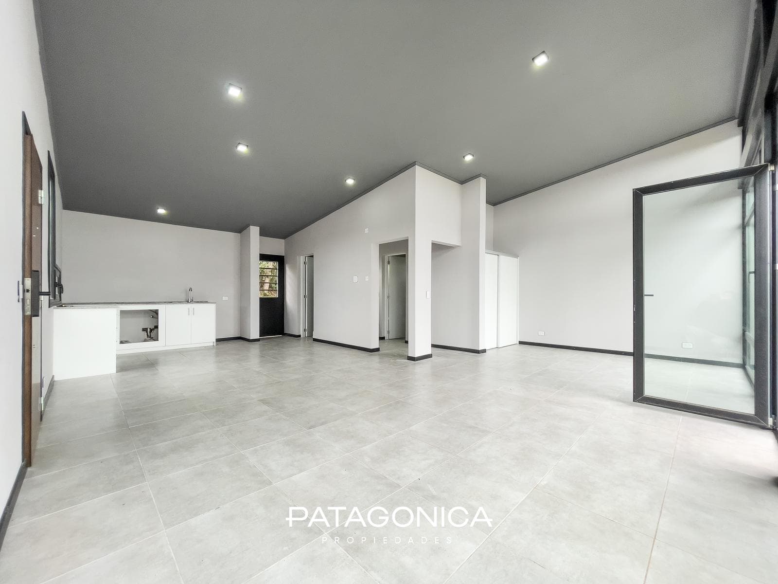 FOR SALE: Studio apartment with garage. NATURAL GAS. Views of the lake and the hills. El Mercado neighborhood, Villa la Angostura