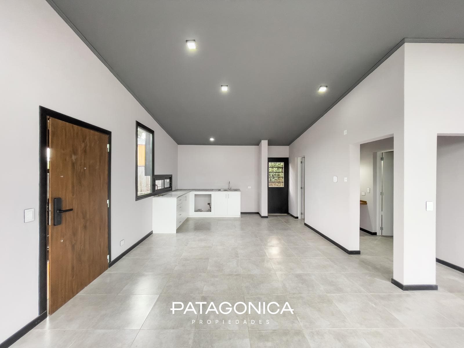 FOR SALE: Studio apartment with garage. NATURAL GAS. Views of the lake and the hills. El Mercado neighborhood, Villa la Angostura
