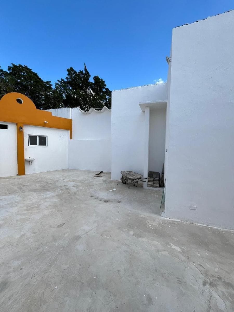 Single-story house on Meliton Salazar Street, Mérida