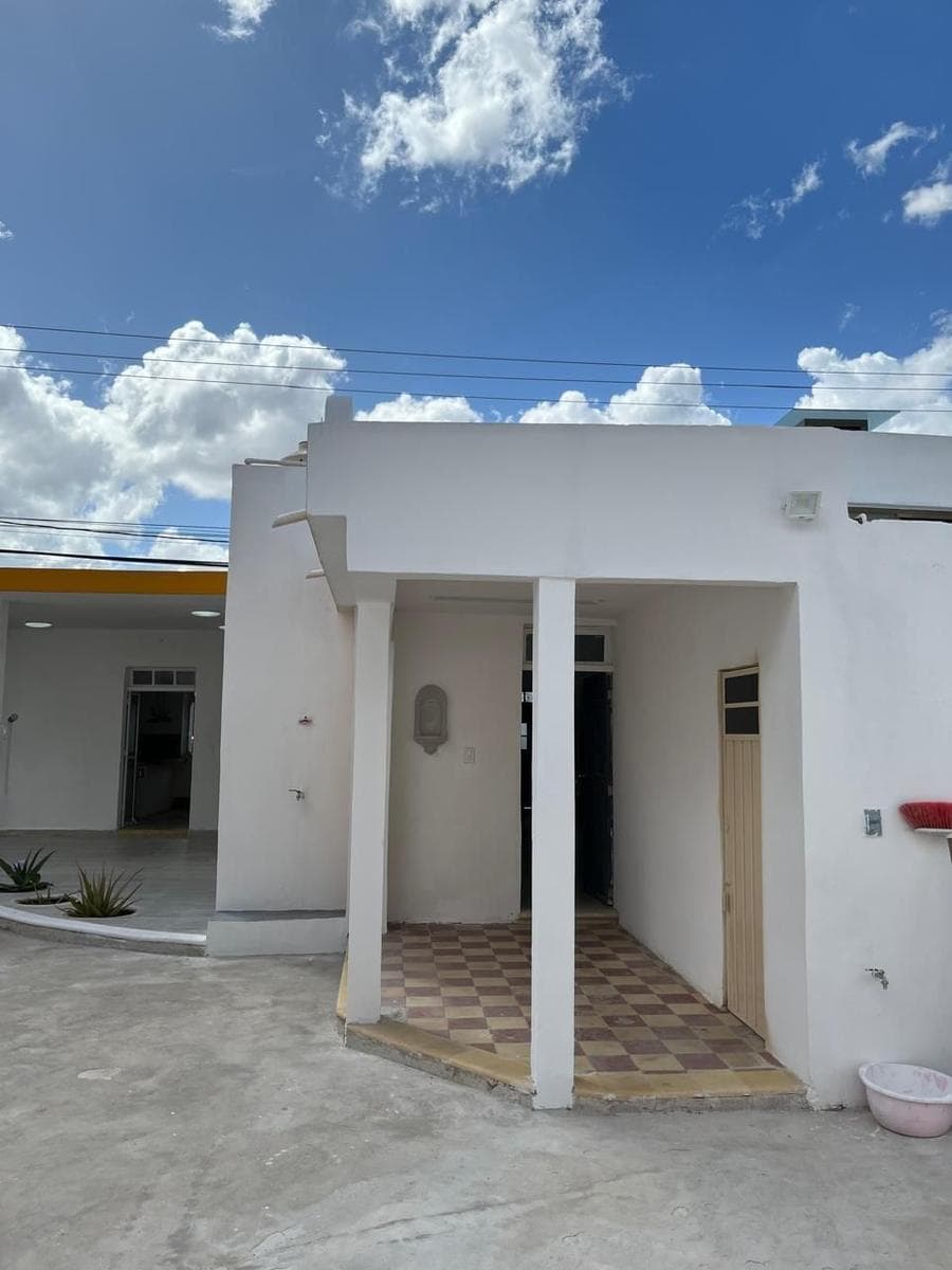 Single-story house on Meliton Salazar Street, Mérida