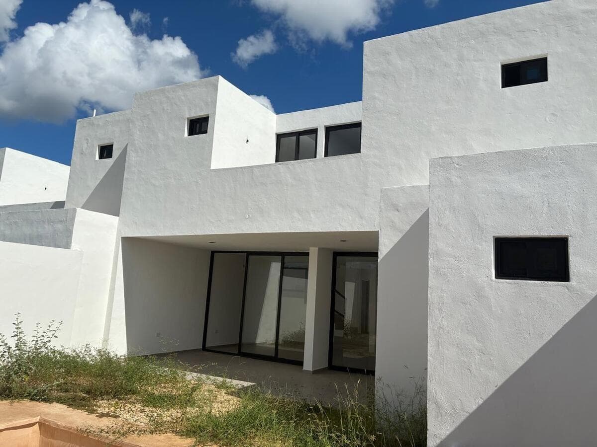 House North of Mérida in Temozón Norte on a private street