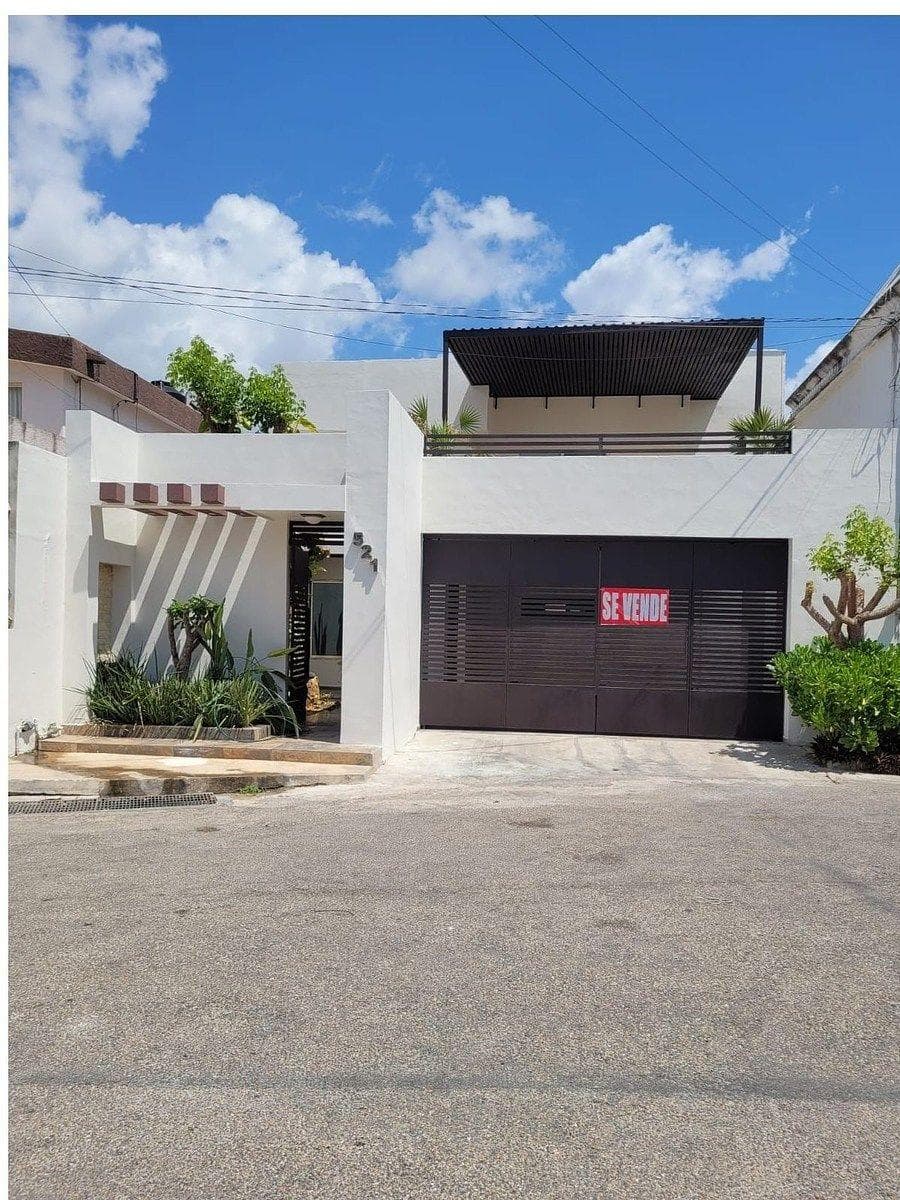 House located in a gated community in Los Pinos, Mérida