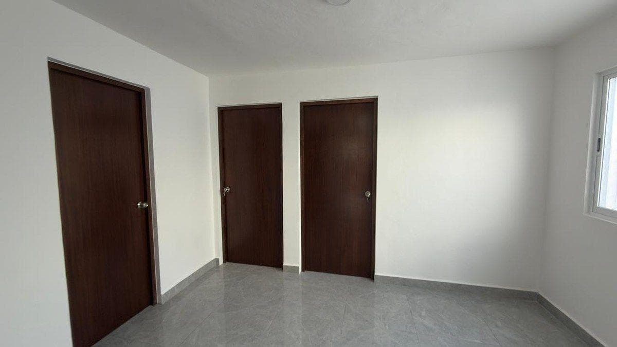 HOUSE IN THE VISTA ALEGRE NEIGHBORHOOD—JUST REMODELED!!!