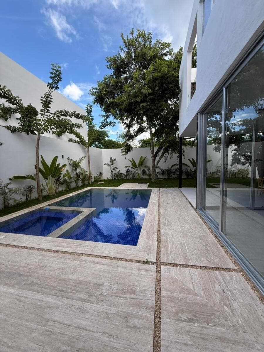 House in an exclusive gated community in Xcanatún, Mérida
