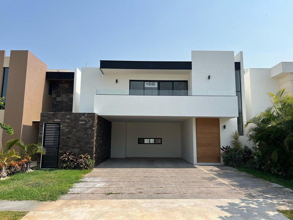House in a gated community in Cholul, north of Mérida