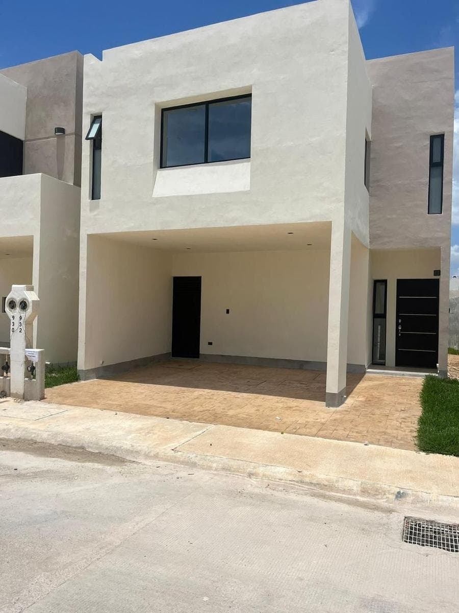 House in Mérida, Tixcacal Opichén, on a gated community with amenities and 24-hour security