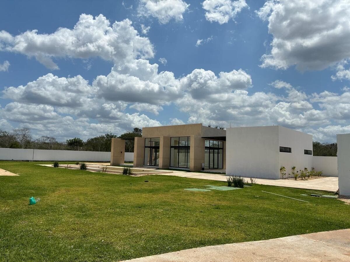 House in a PRIVATE RESIDENTIAL COMPLEX with amenities
