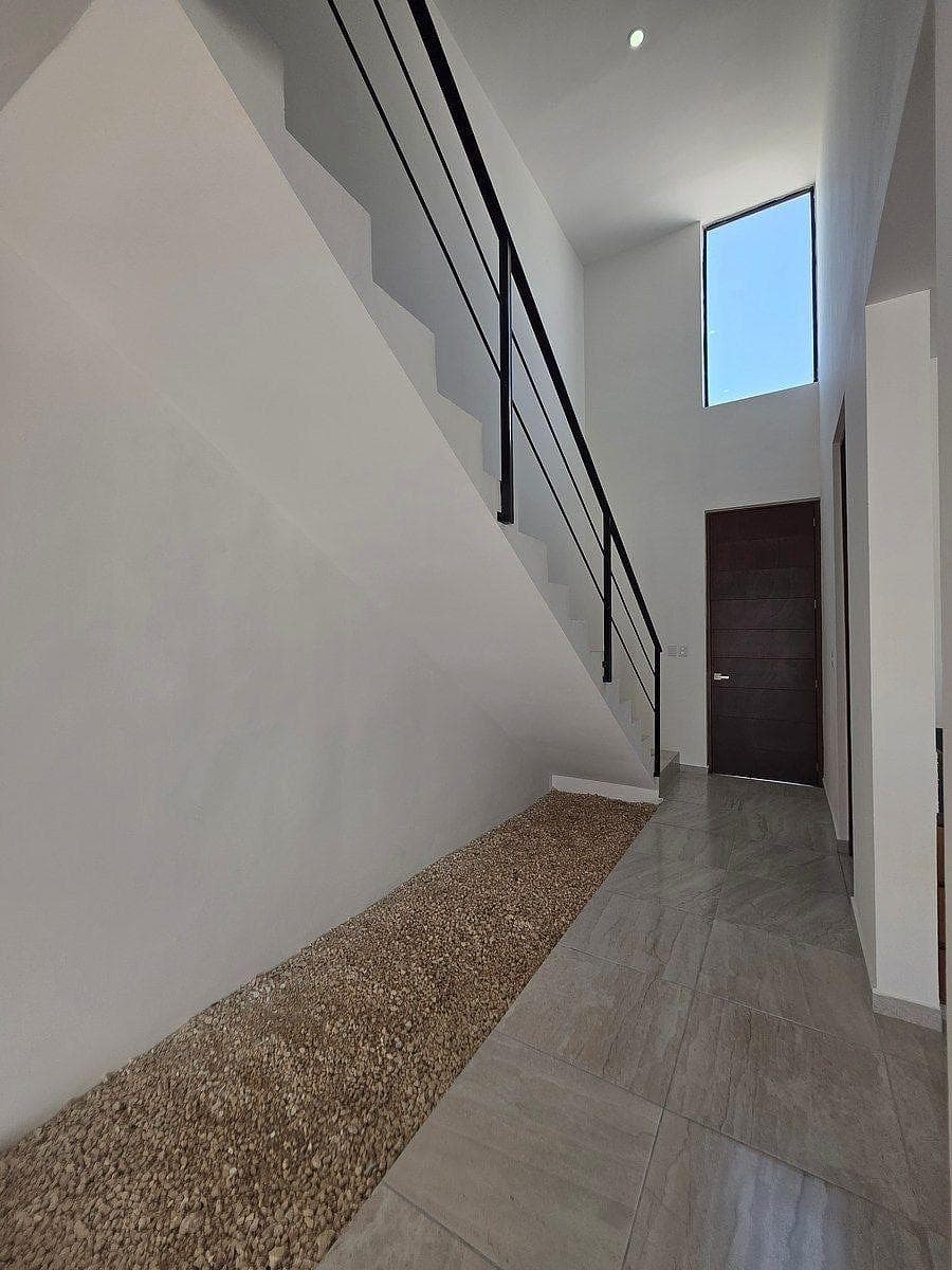 HOUSE FOR SALE, AVAILABLE IMMEDIATELY, PRIVATE, NORTH OF MÉRIDA